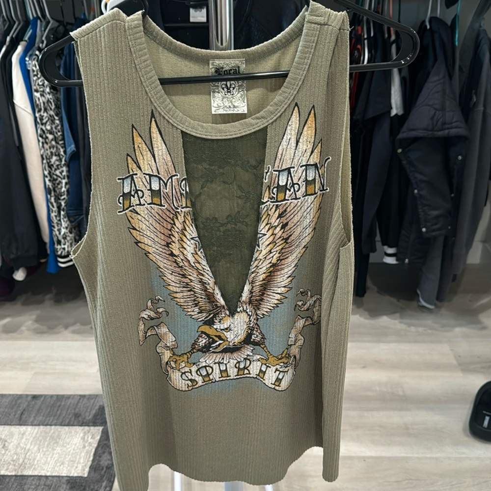 Vocal sleeveless with lace V insert